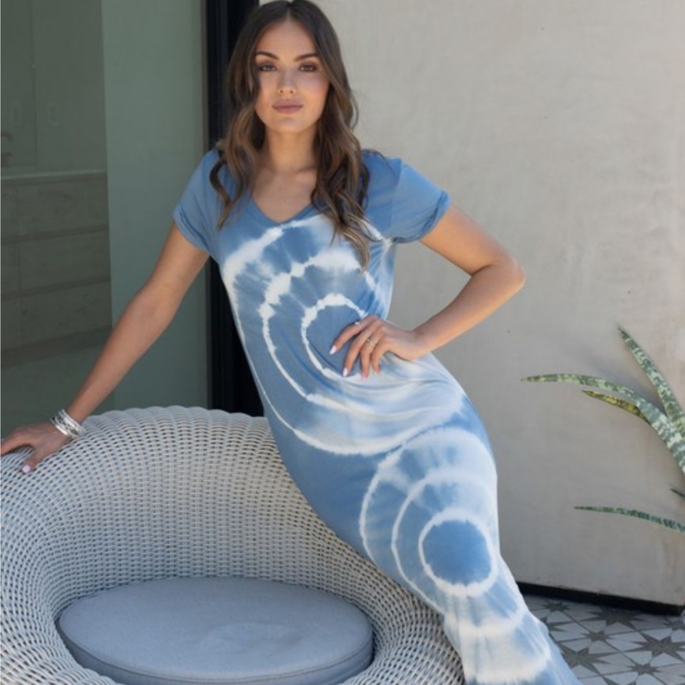 The Desi Tie Dye Short Sleeve V-neck Maxi Dress
